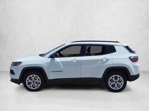 Used 2025 Jeep Compass Latitude AWD/4WD image 7