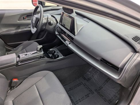 Used 2025 Toyota Prius LE image 30