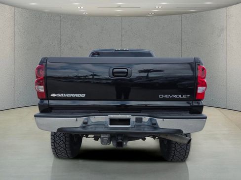 Used 2004 Chevrolet Silverado 2500 LS w/ Skid Plate Package AWD/4WD image 5