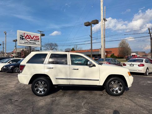 Used 2010 Jeep Grand Cherokee Limited image 2