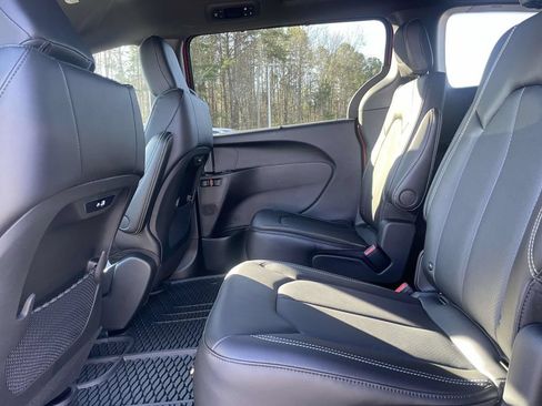 New 2026 Chrysler Pacifica Select FWD image 23