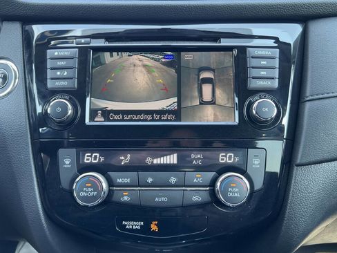 Used 2018 Nissan Rogue SV w/ Premium Package image 19