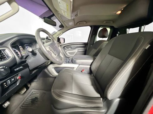 Used 2018 Nissan Titan SV w/ SV Convenience Package image 14