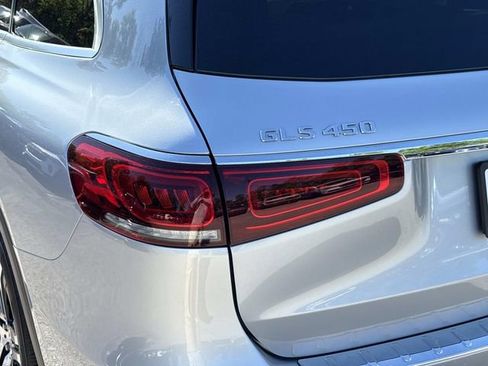 Used 2022 Mercedes-Benz GLS 450 4MATIC image 11