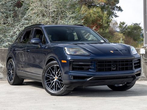 Certified 2024 Porsche Cayenne AWD/4WD image 6