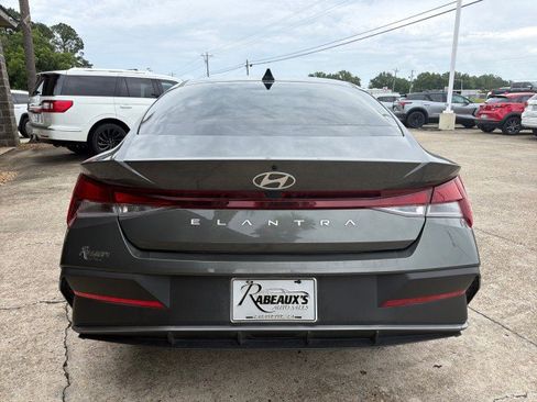 Used 2024 Hyundai Elantra SEL FWD image 6