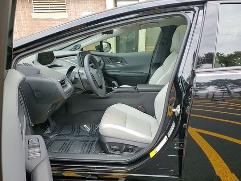 Used 2024 Toyota Prius Limited w/ Limited Premium Package image 21