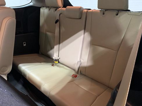 Used 2022 Toyota Highlander Limited FWD image 16