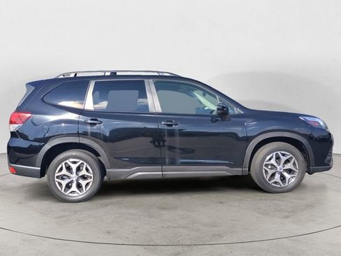 Used 2022 Subaru Forester Premium image 6