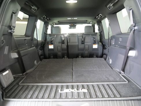 Used 2024 Lexus GX 550 w/ Accessory Package (2T) AWD/4WD image 30