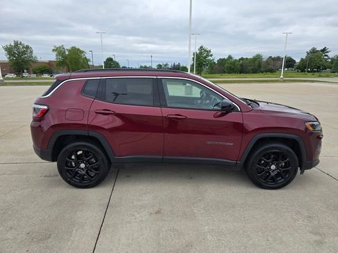 Used 2022 Jeep Compass Latitude AWD/4WD image 13