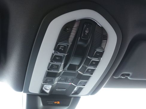 New 2026 Porsche Macan image 26