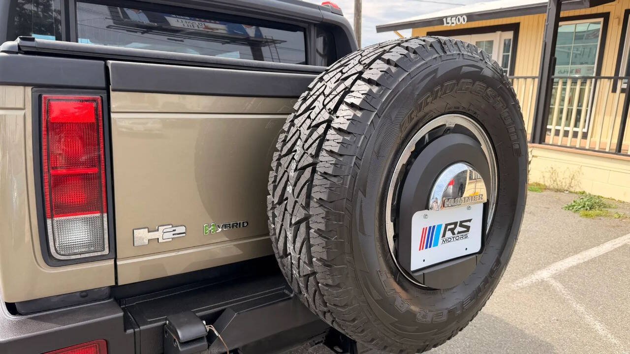 Used 2005 HUMMER H2 SUT w/ Preferred Equipment Group AWD/4WD image 28