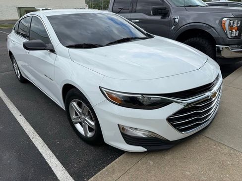 Used 2023 Chevrolet Malibu LS image 2