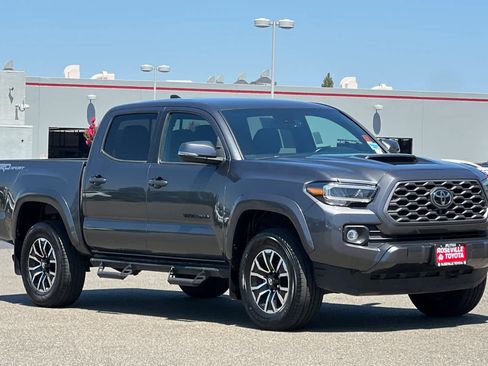 Used 2023 Toyota Tacoma TRD Sport w/ Technology Package RWD image 5