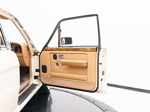 Used 1990 Rolls-Royce Silver Spur II image 38