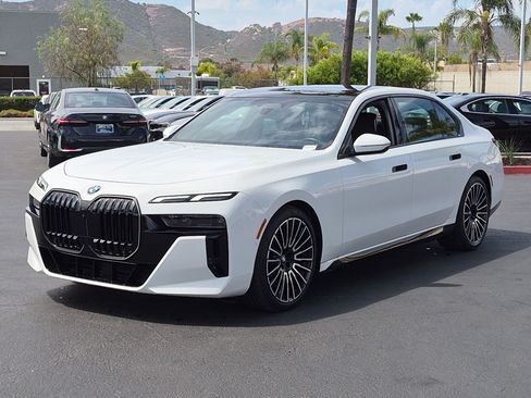 Used 2025 BMW 760i xDrive AWD/4WD image 5
