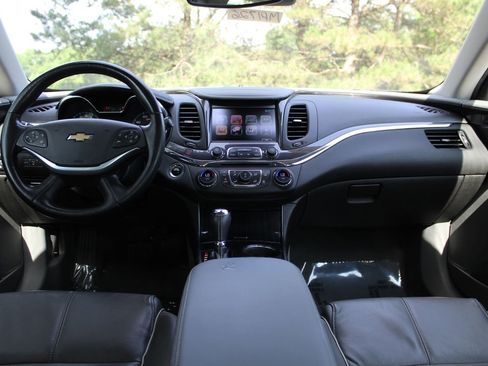 Used 2017 Chevrolet Impala Premier w/ Enhanced Convenience Package FWD image 10