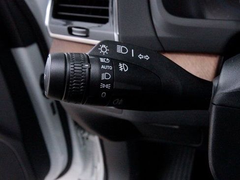 Certified 2025 Volvo XC90 T8 Plus w/ Protection Package Premier image 48