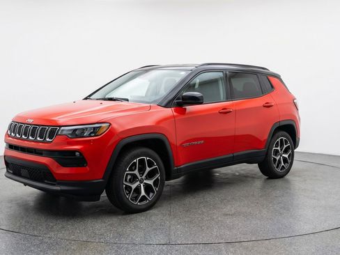 Used 2025 Jeep Compass Limited AWD/4WD image 3