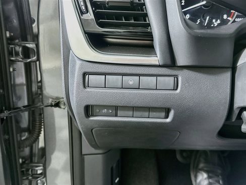 Used 2023 Nissan Rogue SV FWD image 31