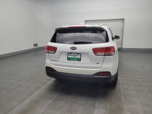 Used 2018 Kia Sorento LX image 7