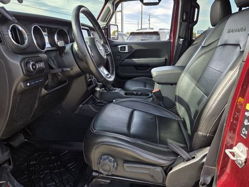 Used 2022 Jeep Wrangler Unlimited Sahara w/ Cold Weather Group image 13