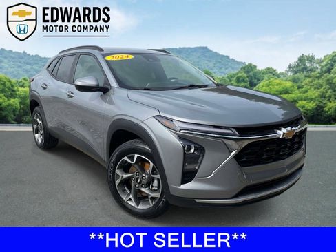 Used 2024 Chevrolet Trax LT FWD image 1
