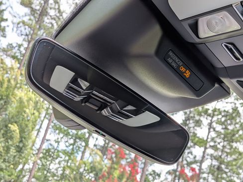 Certified 2026 Porsche Macan AWD/4WD image 18