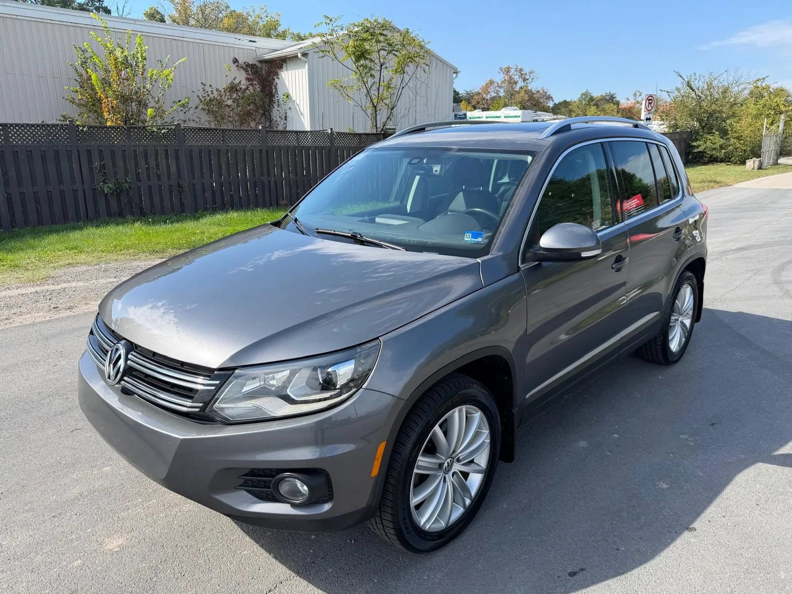 Used 2016 Volkswagen Tiguan SE AWD/4WD image 1