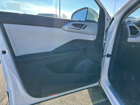 New 2026 Volkswagen Taos SE AWD/4WD image 17