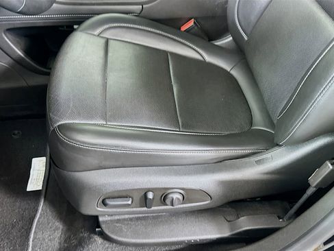 Used 2023 GMC Acadia SLT image 19