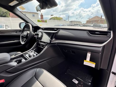 New 2026 Jeep Grand Cherokee L Limited AWD/4WD image 18