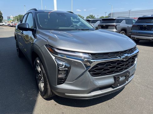 New 2026 Chevrolet Trax LT w/ Sunroof Package image 4