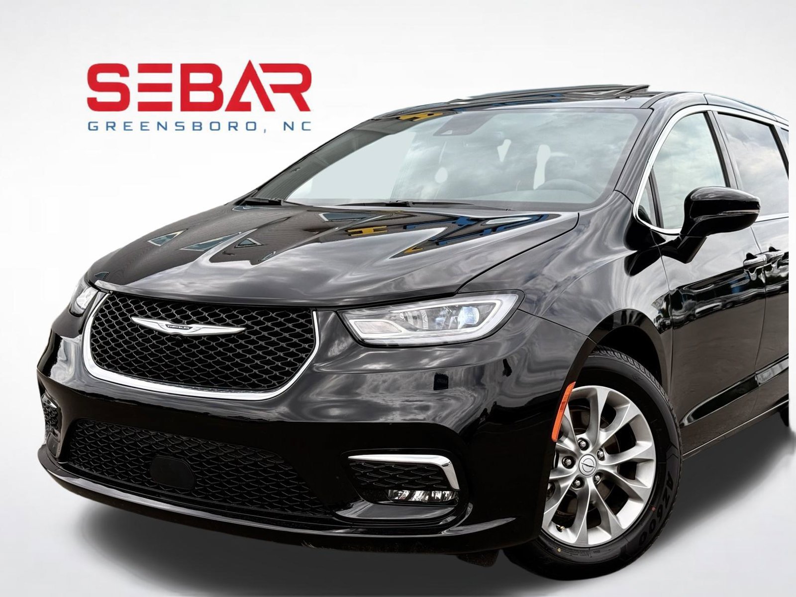 Used 2026 Chrysler Pacifica Limited FWD image 3