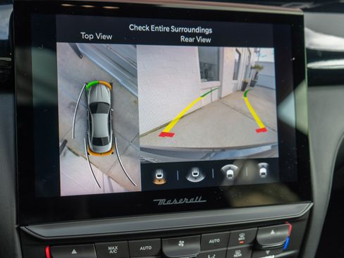 Used 2021 Maserati Quattroporte Trofeo image 18