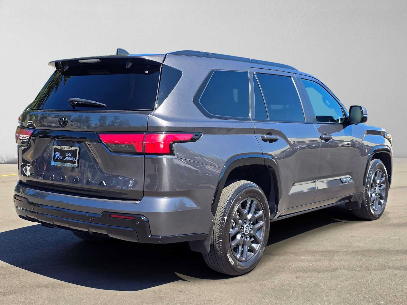 Used 2024 Toyota Sequoia Platinum AWD/4WD image 3