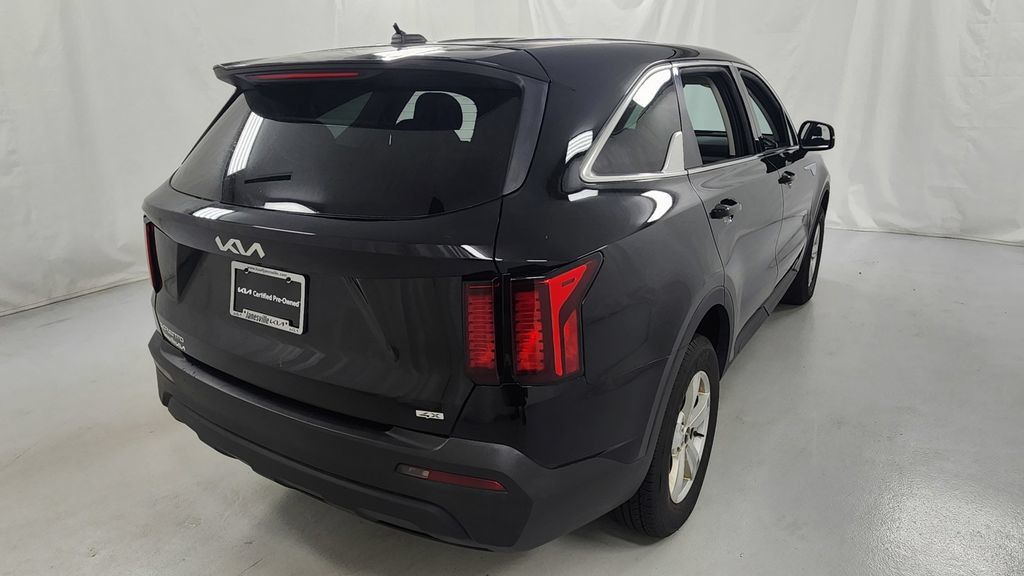 Used 2023 Kia Sorento LX AWD/4WD image 3