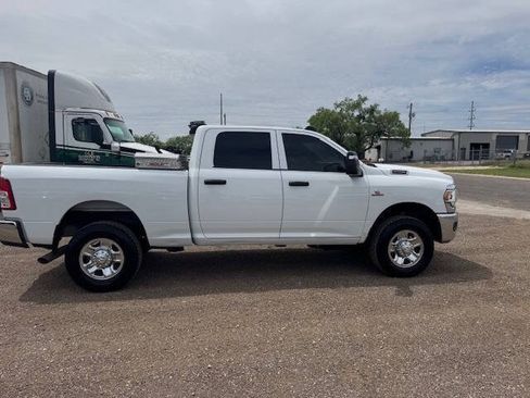 Used 2023 RAM 2500 Tradesman w/ Chrome Appearance Group AWD/4WD image 10