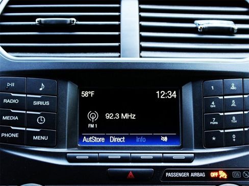 Used 2019 Ford Explorer XLT image 16