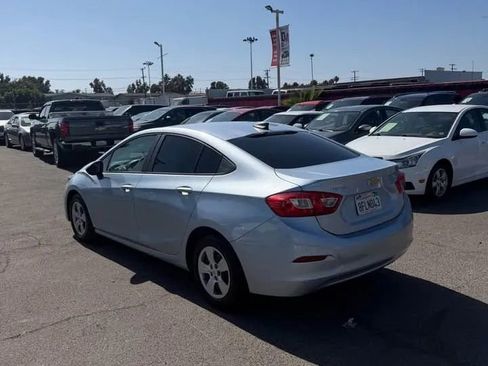 Used 2017 Chevrolet Cruze LS FWD image 4