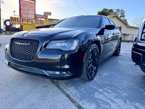 Used 2019 Chrysler 300 S image 6