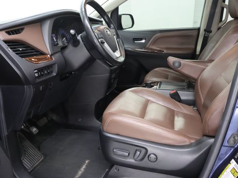 Used 2018 Toyota Sienna Limited Premium AWD/4WD image 8