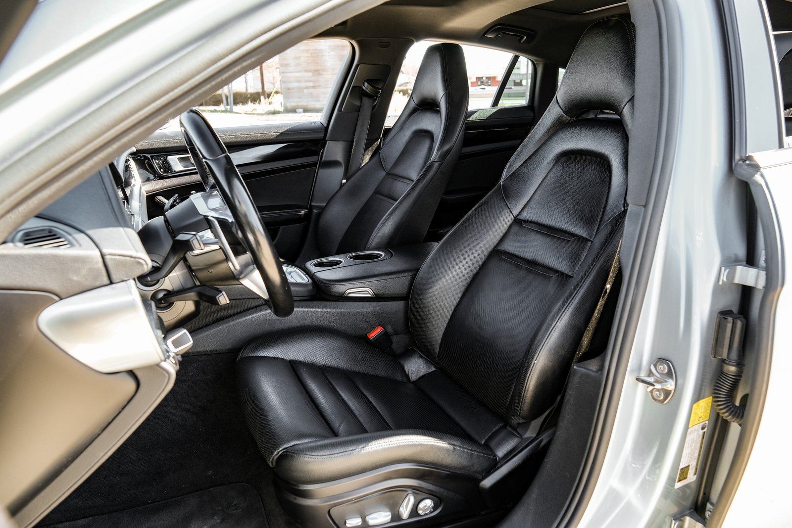 Used 2018 Porsche Panamera 4 AWD/4WD image 25