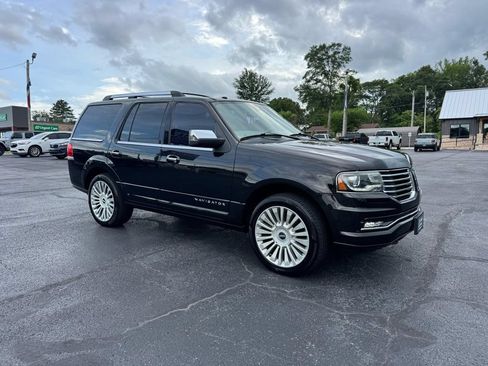 Used 2015 Lincoln Navigator 4WD image 4