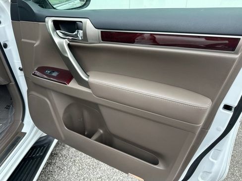 Used 2019 Lexus GX 460 Premium AWD/4WD image 32