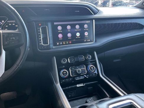 Used 2021 GMC Yukon Denali w/ Denali Premium Package image 8