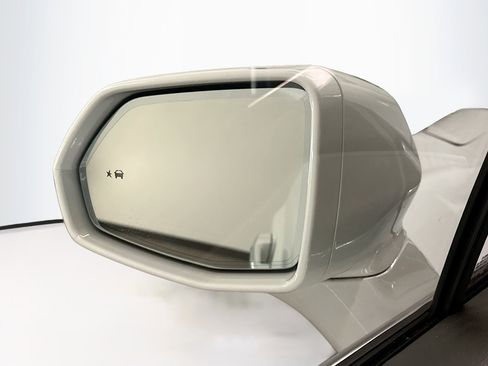 Used 2017 Cadillac XT5 Luxury w/ Driver Awareness Package image 16