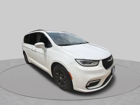 Used 2022 Chrysler Pacifica Touring-L FWD image 7