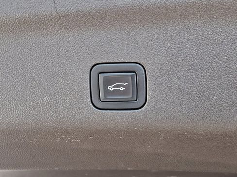 Used 2022 GMC Yukon SLT w/ SLT Luxury Package image 32